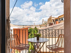 Outdoor dining - Nou del Teatre - Holiday Apartment in Girona | Bravissimo (Girona)