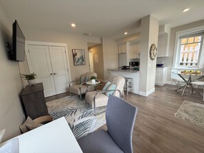 Interior - Cozy Ocean Gateway apartment (Sooke)