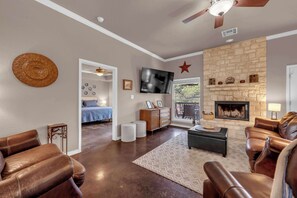 Smart TV, offices - Pop's Place: Private Pool & Lake Access! (Granite Shoals)