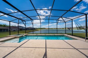 7 bedrooms - Lakeview 7BR Getaway Pool Great Location (Kissimmee)