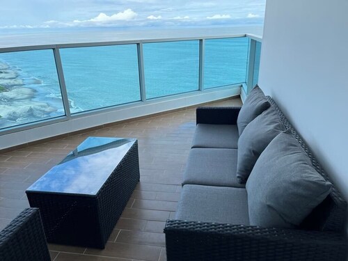 Stunning mountain ocean view 2 beds 2 baths Gorgona