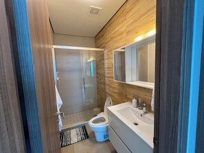 Dusche, Handtücher, Seife, Toilettenpapier