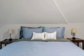 A bedroom with a bed, two nightstands, and two lamps. - Modern 3BR Home - FirePit + Grill - Sleeps 9 (Columbus)