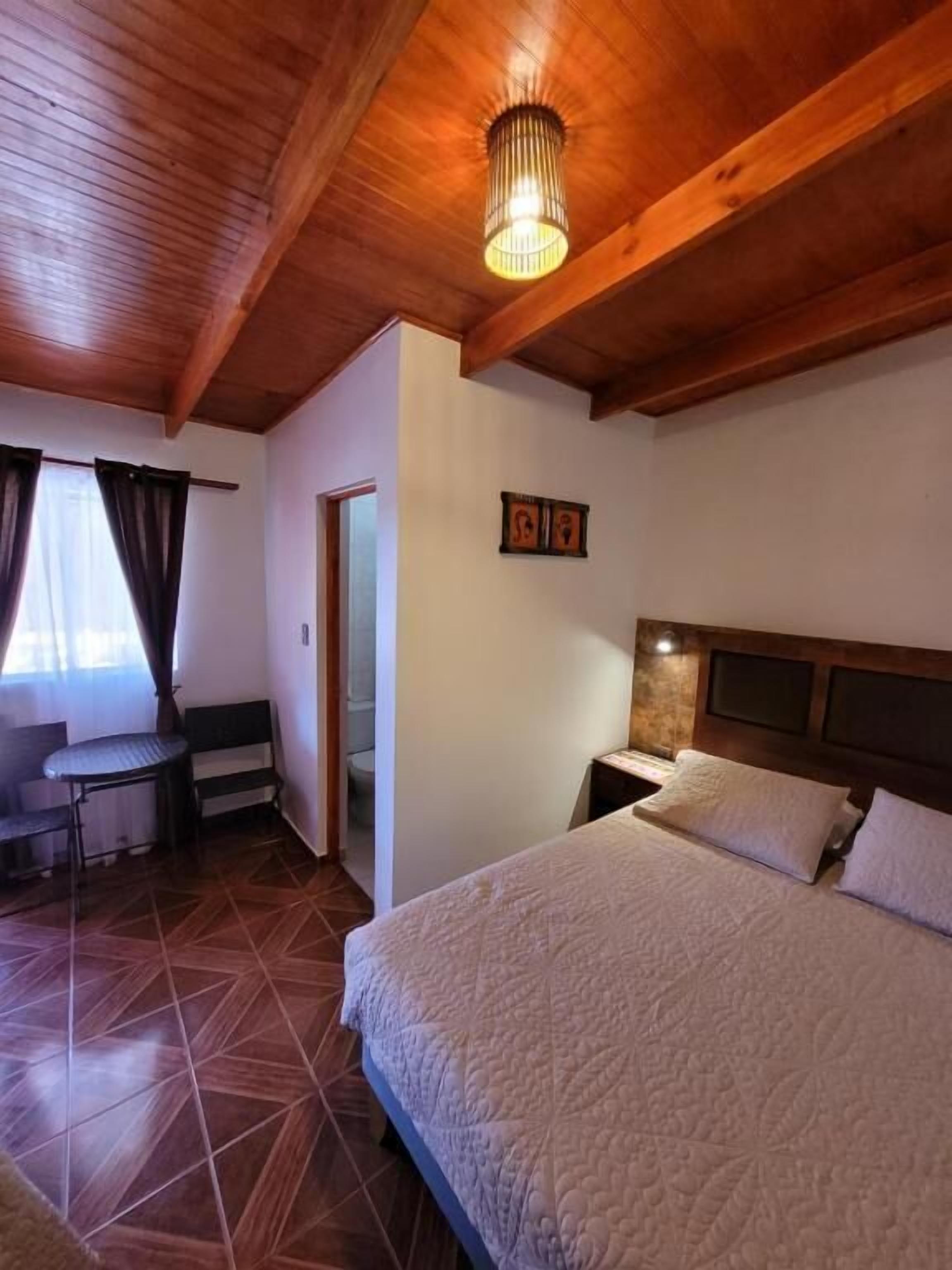 Quarto clássico, sacada | Cofres nos quartos, Wi-Fi de cortesia