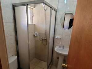 Quarto clássico, sacada | Banheiro
