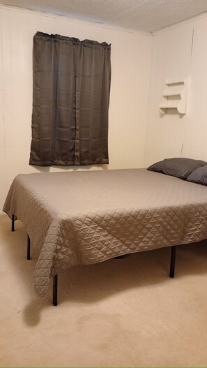 Internet, bed sheets - Sweet Monroe is in a safe neighborhood close to amenities (Ashdown)