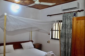 3 bedrooms, free WiFi, bed sheets, wheelchair access - Fidjrosse Beach House, 2 Steps to the Ocean (Cotonou)