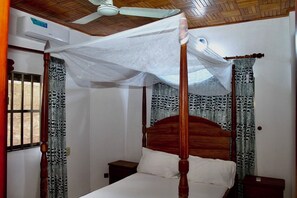 3 bedrooms, free WiFi, bed sheets, wheelchair access - Fidjrosse Beach House, 2 Steps to the Ocean (Cotonou)
