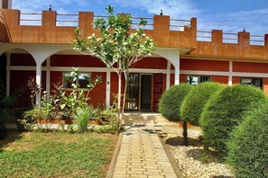 Exterior detail - Fidjrosse Beach House, 2 Steps to the Ocean (Cotonou)