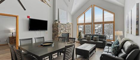 Condo (3 Bedrooms) | Front of property