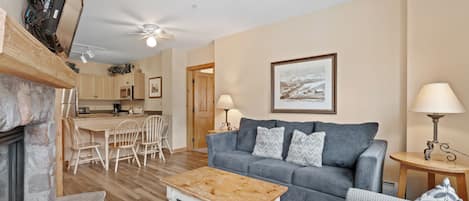 Condo (2 Bedrooms) | Front of property