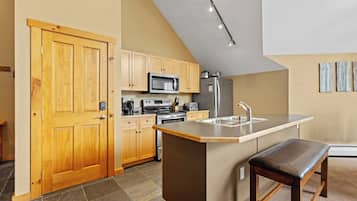 Condo (2 Bedrooms) | Exterior