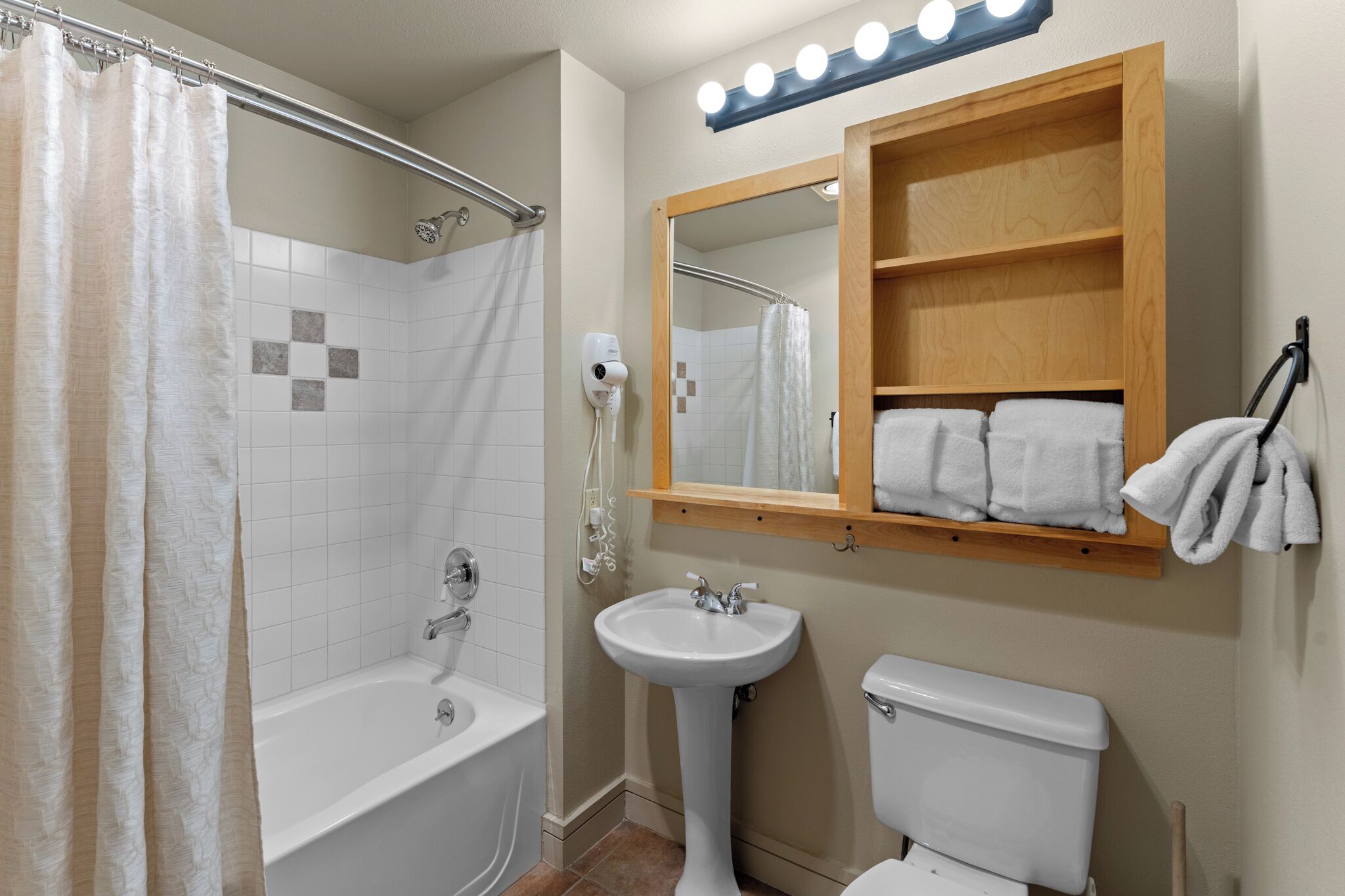 Condo (1 Bedroom) | Property amenity