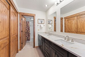 Condo (2 Bedrooms) | Exterior - Lenawee #1734 (Keystone)
