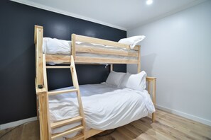 Room - Suite - Multiple Beds -Vaalley View (Himrod)