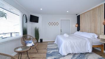 Iron/ironing board, free WiFi, bed sheets