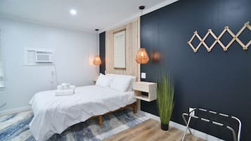 Iron/ironing board, free WiFi, bed sheets