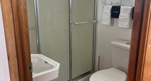 Bathroom - Single Room - 1 King Bed -Partial Lake View (Himrod)