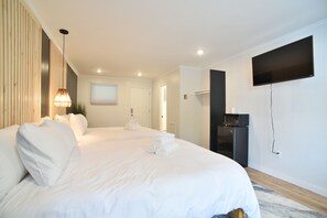 Room - Double Room - 2 Queen Beds - Pool View (Himrod)