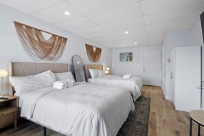 Room - Double Room - 2 Queen Beds - Lake View (Himrod)