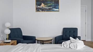 Iron/ironing board, free WiFi, bed sheets