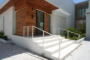A modern building with a wooden exterior, white exterior walls, and a staircase with white railings. - Luxe Siesta Key Home Saltwater Pool Cabana - Sleeps 10 Near Beach Casa Tropicana (Siesta Key)
