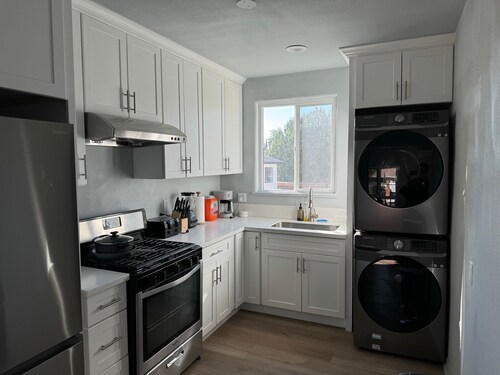 Rose Parade Prime Location 2beds/2baths building in beautiful Pasadena