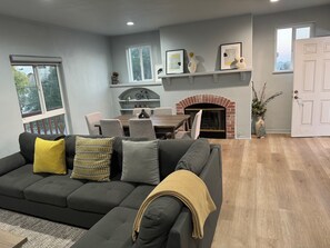 Smart TV - Rose Parade Prime Location 2beds/2baths building in beautiful Pasadena (Pasadena)
