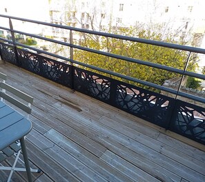 Outdoor dining - Vrbo Property (Metz)