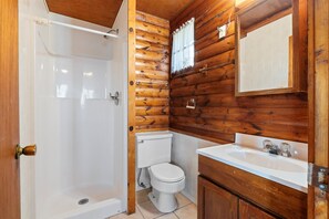 Bathroom - Cabin #1 - Half Moon Resort (Emily)