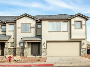 Exterior - Zion Gateway-6BR Group, Heated Pool & Hot Tubs (Hurricane)