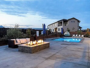 Outdoor pool, a heated pool - Zion Gateway-6BR Group, Heated Pool & Hot Tubs (Hurricane)