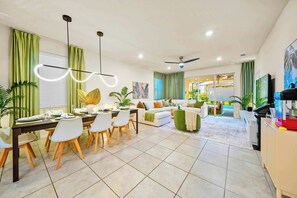 Interior - New Resort Home, Pool and Spa, Game Room (Davenport)