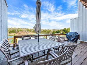 Outdoor dining - 3-Story Lakefront 4-bedroom Townhome on 5-acre Private Lake (Pottsboro)