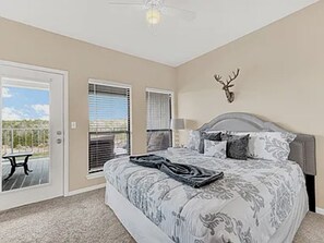 4 bedrooms, free WiFi, bed sheets - 3-Story Lakefront 4-bedroom Townhome on 5-acre Private Lake (Pottsboro)