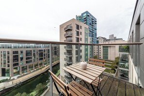 Outdoor dining - 15% OFF | Canal View | Balcony | ABBA Arena (London)