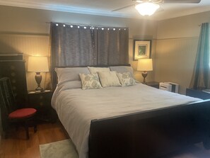 Room - Peachland Beach Promenade (Peachland)