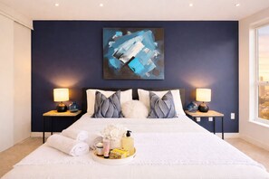 Room - Upscale 2BR Apartment | Scenic Lake View | Parking Included (Toronto)