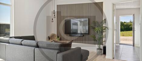 Fernseher, Tischtennisplatte
