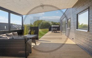 Outdoor dining - Awesome home in Ejstrupholm with sauna (Ejstrupholm)