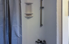 Shower - 3 bedroom awesome home in Juelsminde (Juelsminde)