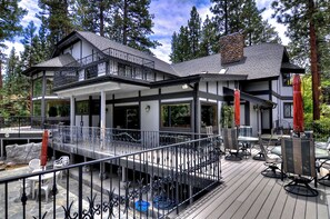 Outdoor dining - Grand Oriole Estate (Big Bear Lake)