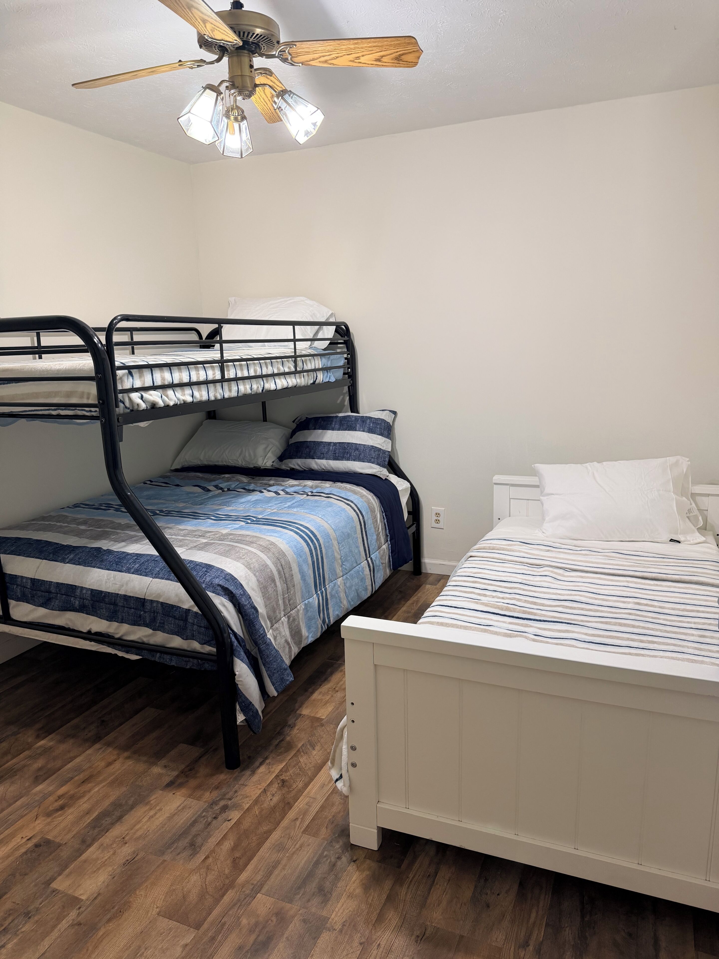 3 bedrooms, iron/ironing board, free WiFi, bed sheets