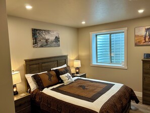 4 habitaciones, tabla de planchar con plancha y cuna de viaje 