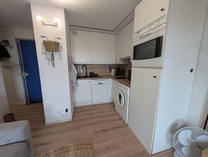 Fridge, microwave, oven, stovetop - T2 Bis Swimming pool and sea view (Agde)