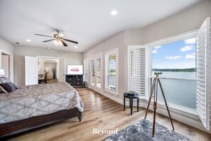 Desk, travel cot, free WiFi, bed sheets - Spacious 3BR Lakefront Sunset Condo w/ Restaurant (Lago Vista)