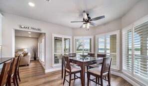 Dining - Spacious 3BR Lakefront Sunset Condo w/ Restaurant (Lago Vista)