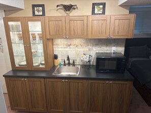 Interior - Private rental in residential neighborhood. Beach or woods at your fingertips. (Wasaga Beach)