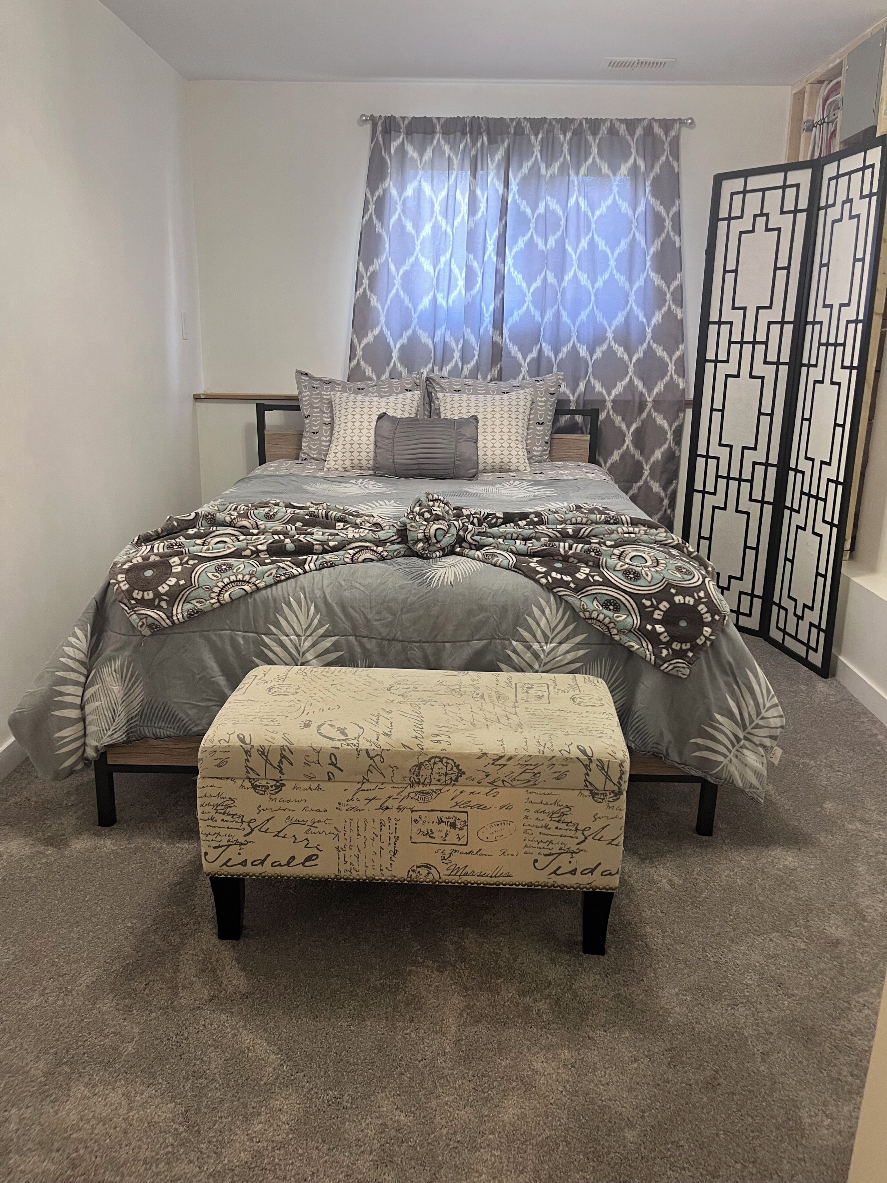 Iron/ironing board, WiFi, bed sheets