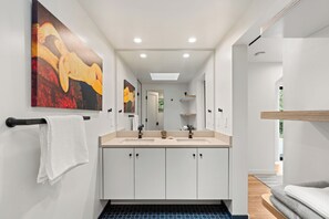 Bathroom - Granite Street Luxury Residences - Furnished Hot Tub - Utilities Included (Ashland)